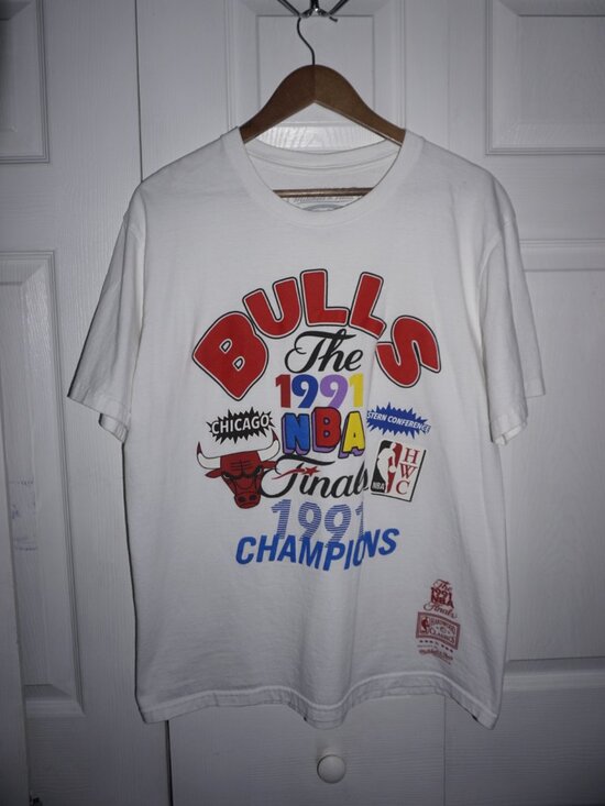 Chicago Bulls Mitchell & Ness White 1991 NBA Finals Champions - Picture 1 of 5